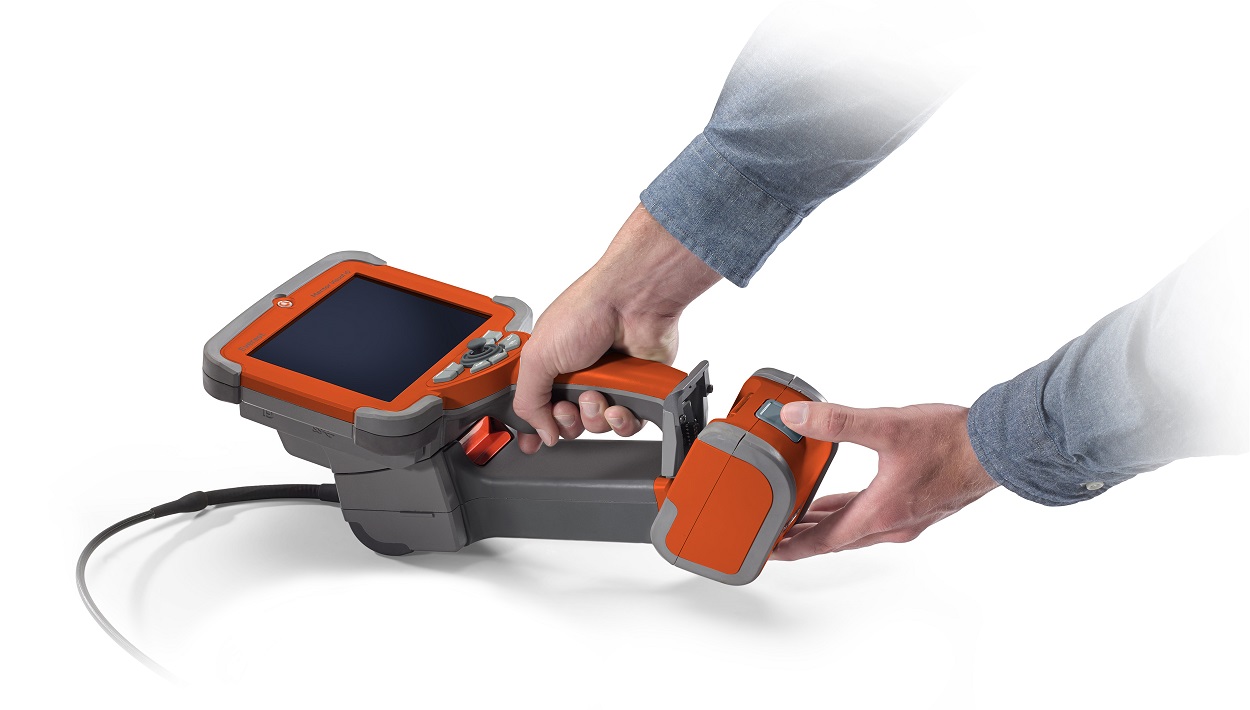 按照接口正確安裝鏡頭、電池等部件